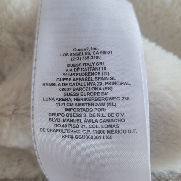 NWOT Guess Faux Sherpa Reversible Vest - Picture 15 of 15